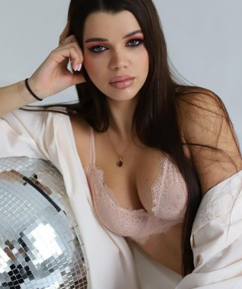 💎 Очаровательная, страстная и опытная девушка ждет тебя в Москве! 💋 Сделаю все, чтобы ты почувствовал себя настоящим королем 🔥 Я знаю, как доставить незабываемое удовольствие и расслабление 💦 Моя эксклюзивная компания – это настоящий подарок для истинных ценителей женской красоты и наслаждения 💫 У меня есть много талантов и умений, которые я с радостью покажу тебе 🌟 Разнообразие услуг, дружественная атмосфера, полное удовлетворение – это все обо мне ✨ Обещаю, что ты останешься доволен каждой минутой проведенного со мной времени 😘 Я живу в Москве и всегда готова подарить тебе незабываемые эмоции! 💞💋 Женя